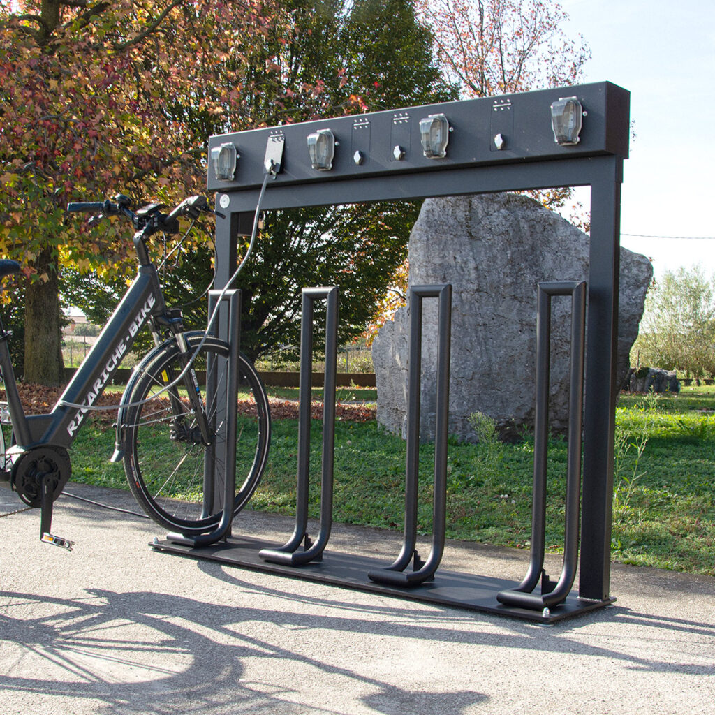stazione-ricarica-ebike-cavo-ricarica-integrato-01