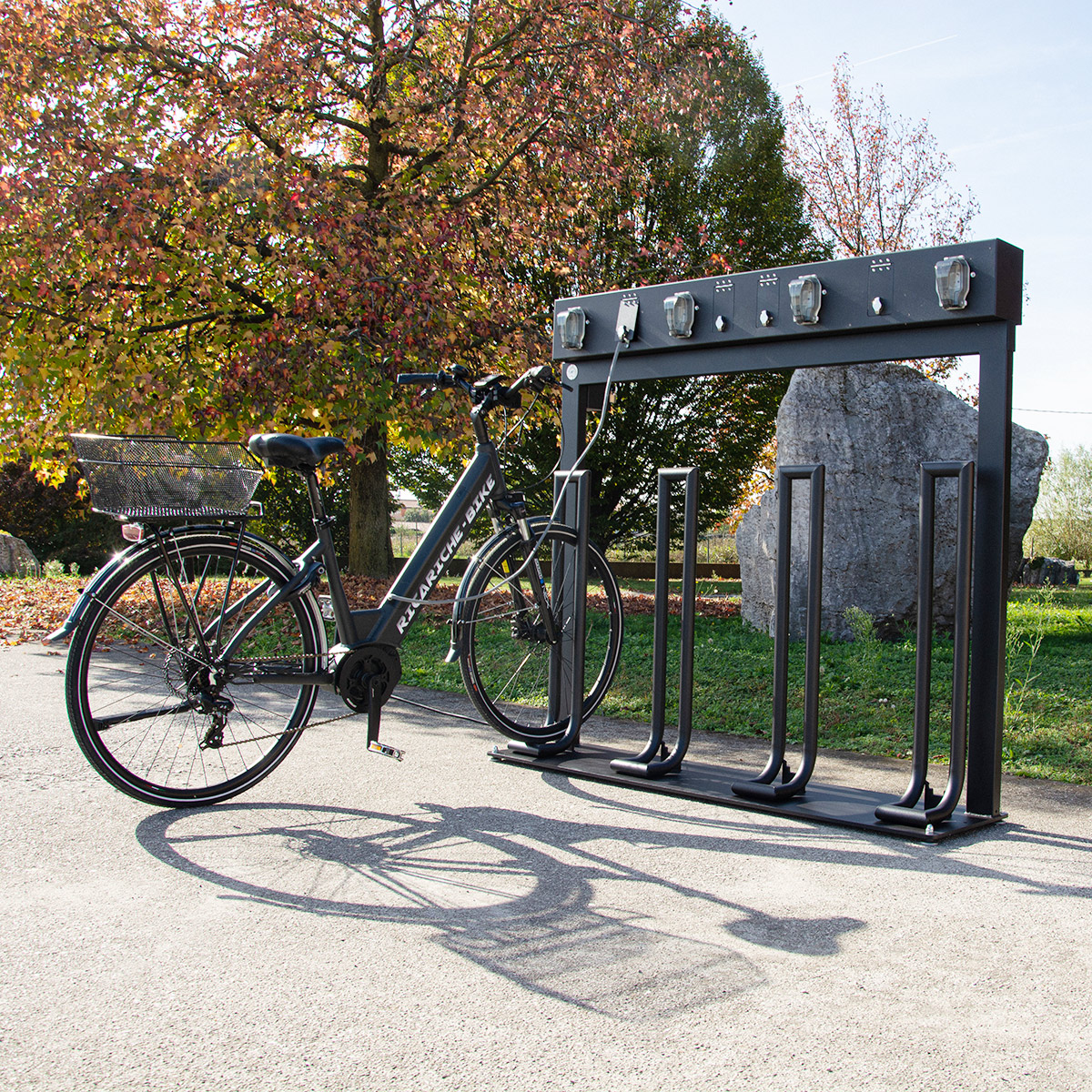 stazione-ricarica-ebike-cavo-ricarica-integrato-02